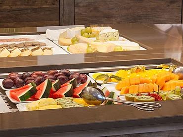 Fruits au buffet petit déjeuner de l'hôtel gastronomique Enztalhotel