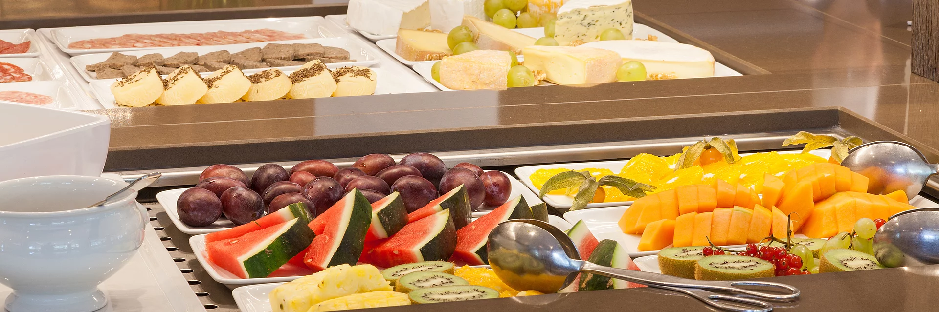 Fruits au buffet petit déjeuner de l'hôtel gastronomique Enztalhotel