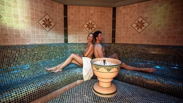Paar im Laconium im Wellnesshotel Enztalhotel im Schwarzwald
