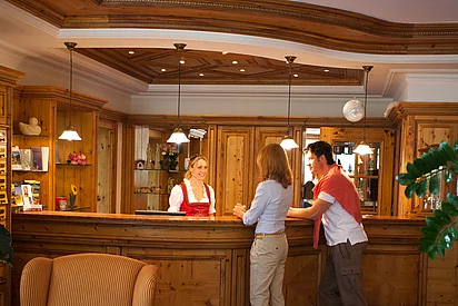 Rezeption im 4 Sterne Enztalhotel in Enzklösterle