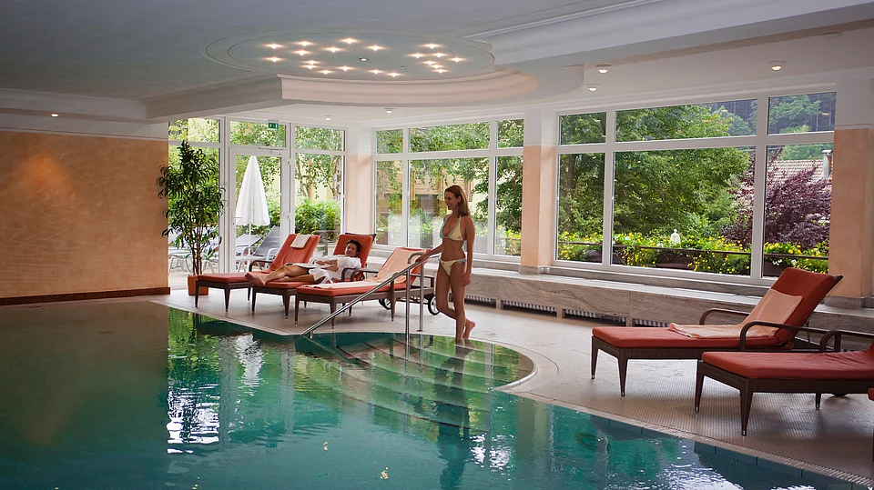Indoor Pool im Wellnesshotel Enztalhotel im Schwarzwald