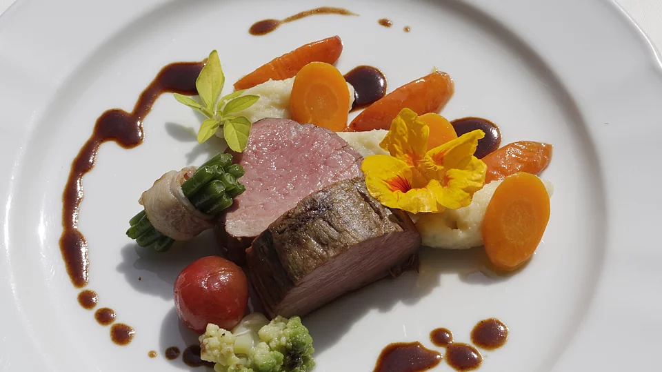 Genuss & Kulinarik Hauptspeise im Gourmethotel Enztalhotel im Schwarzwald