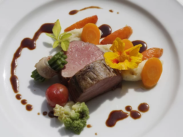 Gastronomie Plat principal à l'hôtel gastronomique Enztalhotel en Forêt-Noire