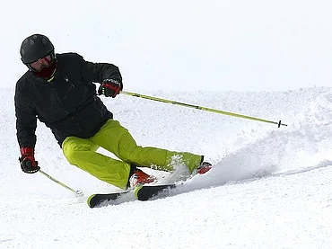 Skifahrer im Winterurlaub im Schwarzwald