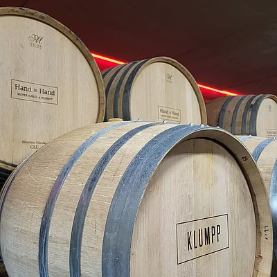 Ein Dankeschön an unsere Mitarbeiter. Auch in diesem Jahr waren wir unterwegs. Zunächst durften wir eine Klasse Weinprobe mit Kellerführung beim Weingut Klumpp in Bruchsal erleben.