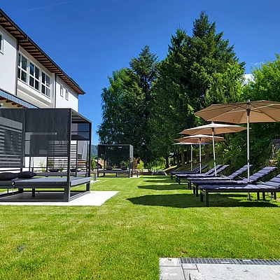 NEU im Enztalhotel, unsere traumhafte Liegewiese mit Himmelbetten! Entspannung pur mitten in der Natur-ab sofort könnt ihr auf unserer neuen Liegewiese unter freiem Himmel träumen!