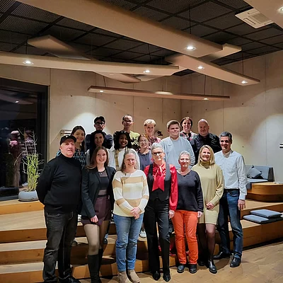 Ein Dankeschön an unsere Mitarbeiter. Auch in diesem Jahr waren wir unterwegs. Zunächst durften wir eine Klasse Weinprobe mit Kellerführung beim Weingut Klumpp in Bruchsal erleben.