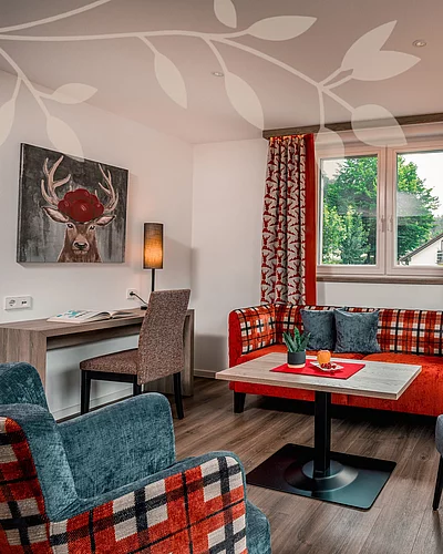 Wohlfühlen beginnt in dem Moment, in dem man ankommt . Unsere Hotelzimmer sind mit viel Liebe zum Detail gestaltet und bieten Raum für Ruhe, Erholung und neue Energie ️ .