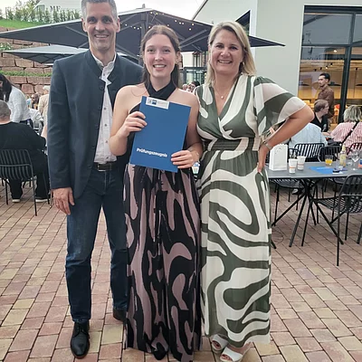 Herzlichen Glückwunsch an unsere Cecilia, nach 3 Jahren Ausbildung durften wir sie nach bestandener Prüfung zur Lossprechungsfeier auf den DEHOGA Campus begleiten.