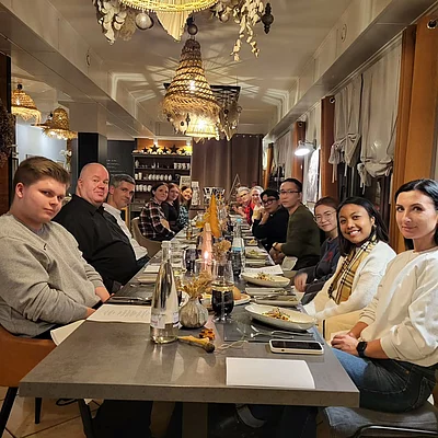 Ein Dankeschön an unsere Mitarbeiter. Auch in diesem Jahr waren wir unterwegs. Zunächst durften wir eine Klasse Weinprobe mit Kellerführung beim Weingut Klumpp in Bruchsal erleben.